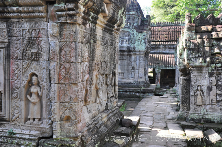 Walking around the best archeological sites of Cambodia, Priakan-Taprom.
