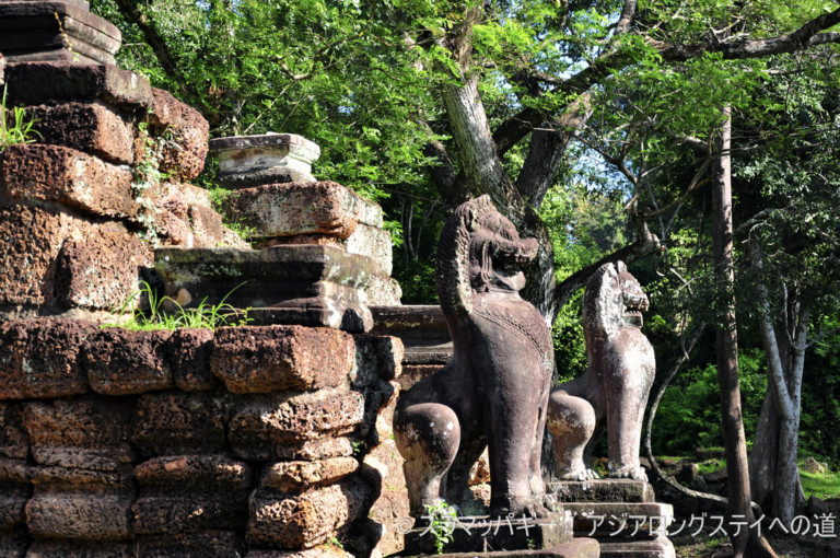 Walking around the best archeological sites of Cambodia, Priakan-Taprom.