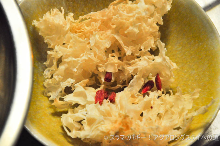 Lotus seeds, jujube and white fungus medicinal soup